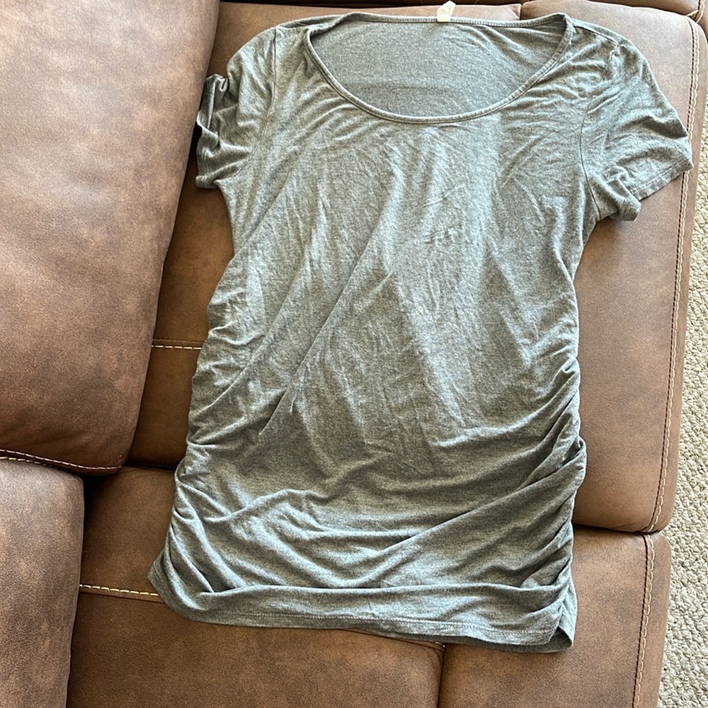 PinkBlush Maternity heather gray shirt